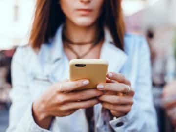 3 Texts That Melt an Aries Man’s Heart